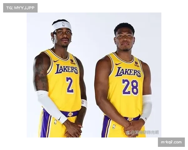 雷迪克赛后直言不满范德彪、艾顿与八村垒表现，湖人内部沟通问题浮出水面